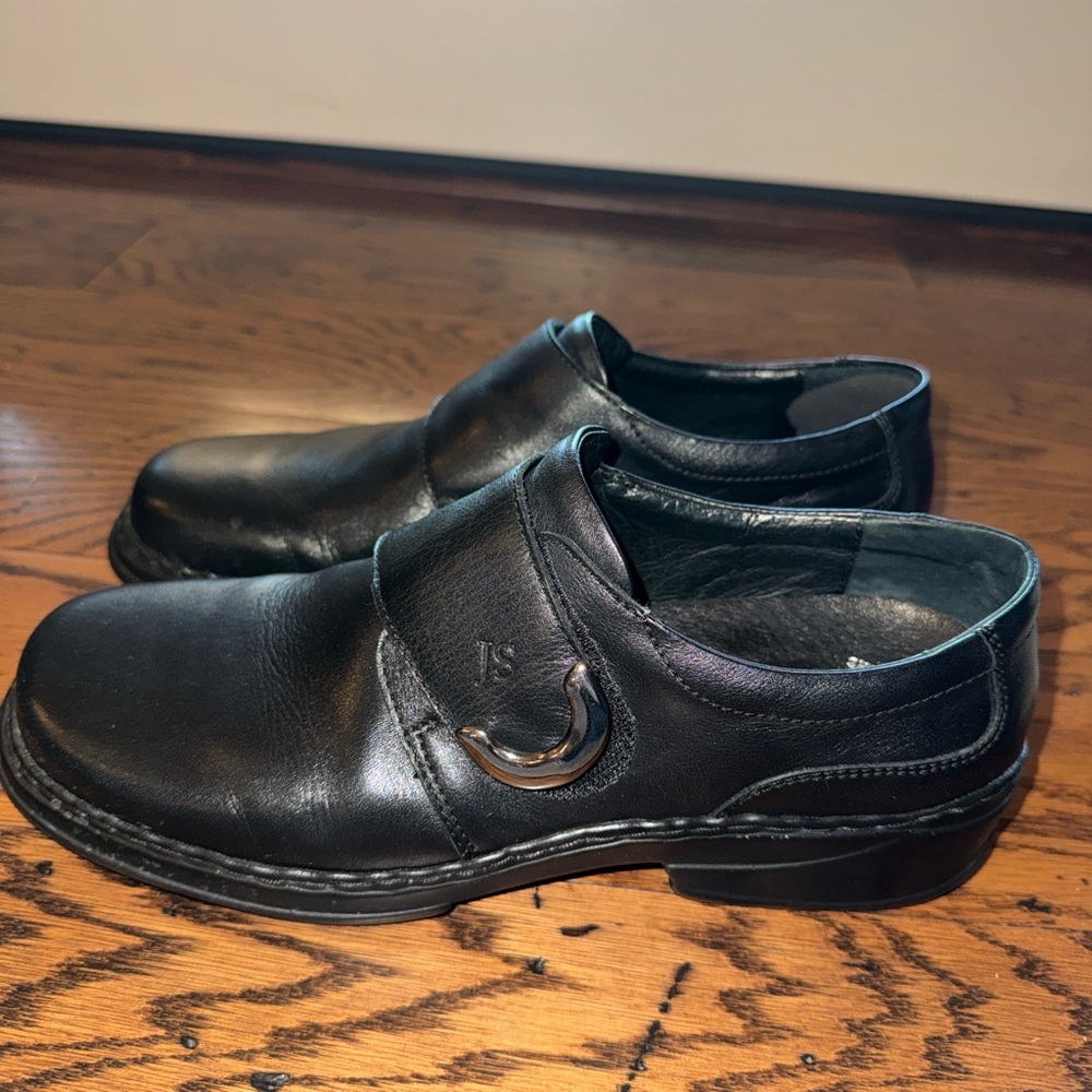 women's josef seibel - $50
size 42 
worn once